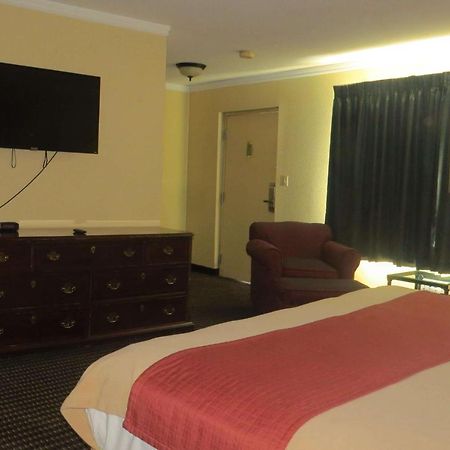 Travelodge By Wyndham Stratton Extérieur photo