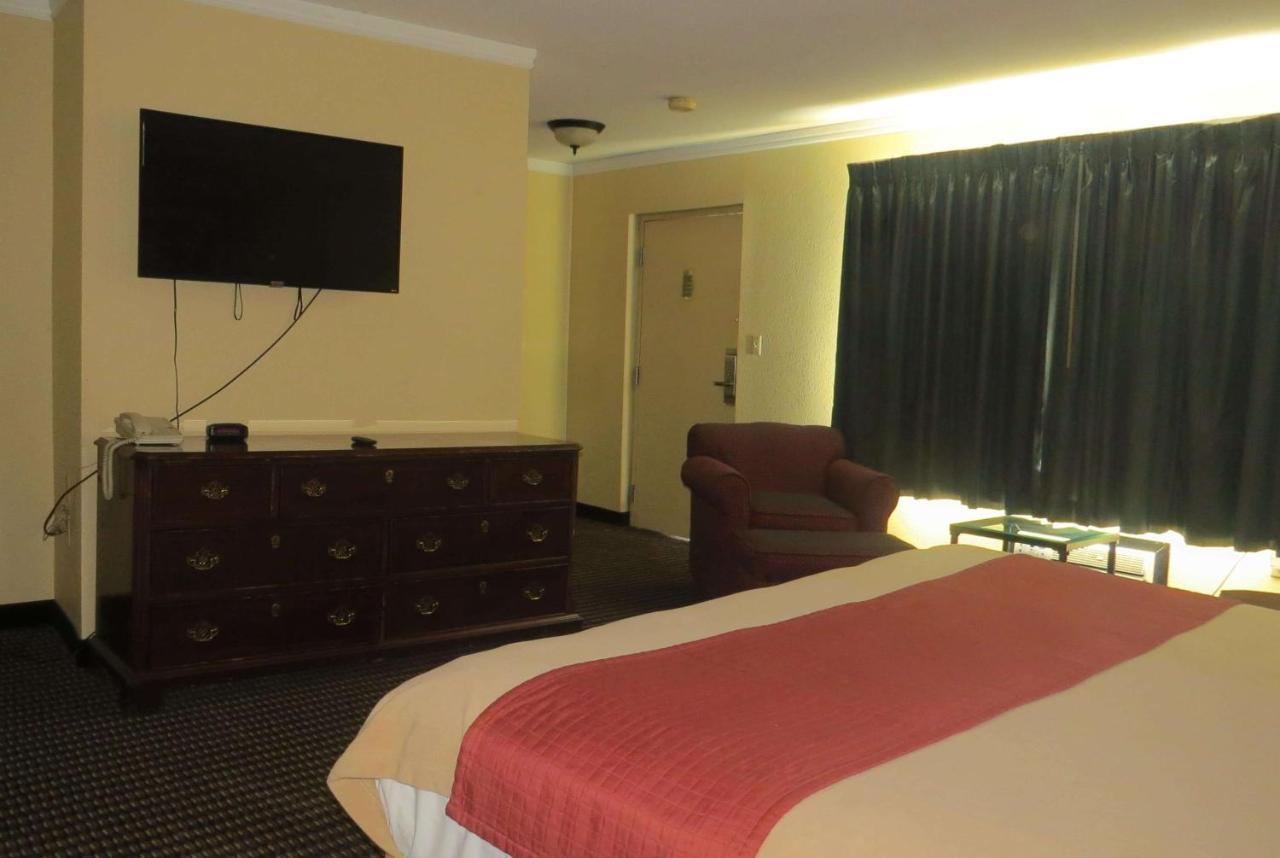 Travelodge By Wyndham Stratton Extérieur photo