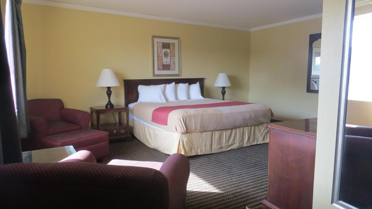 Travelodge By Wyndham Stratton Extérieur photo