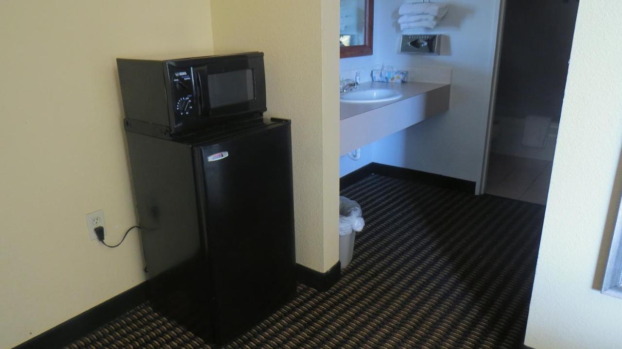 Travelodge By Wyndham Stratton Extérieur photo