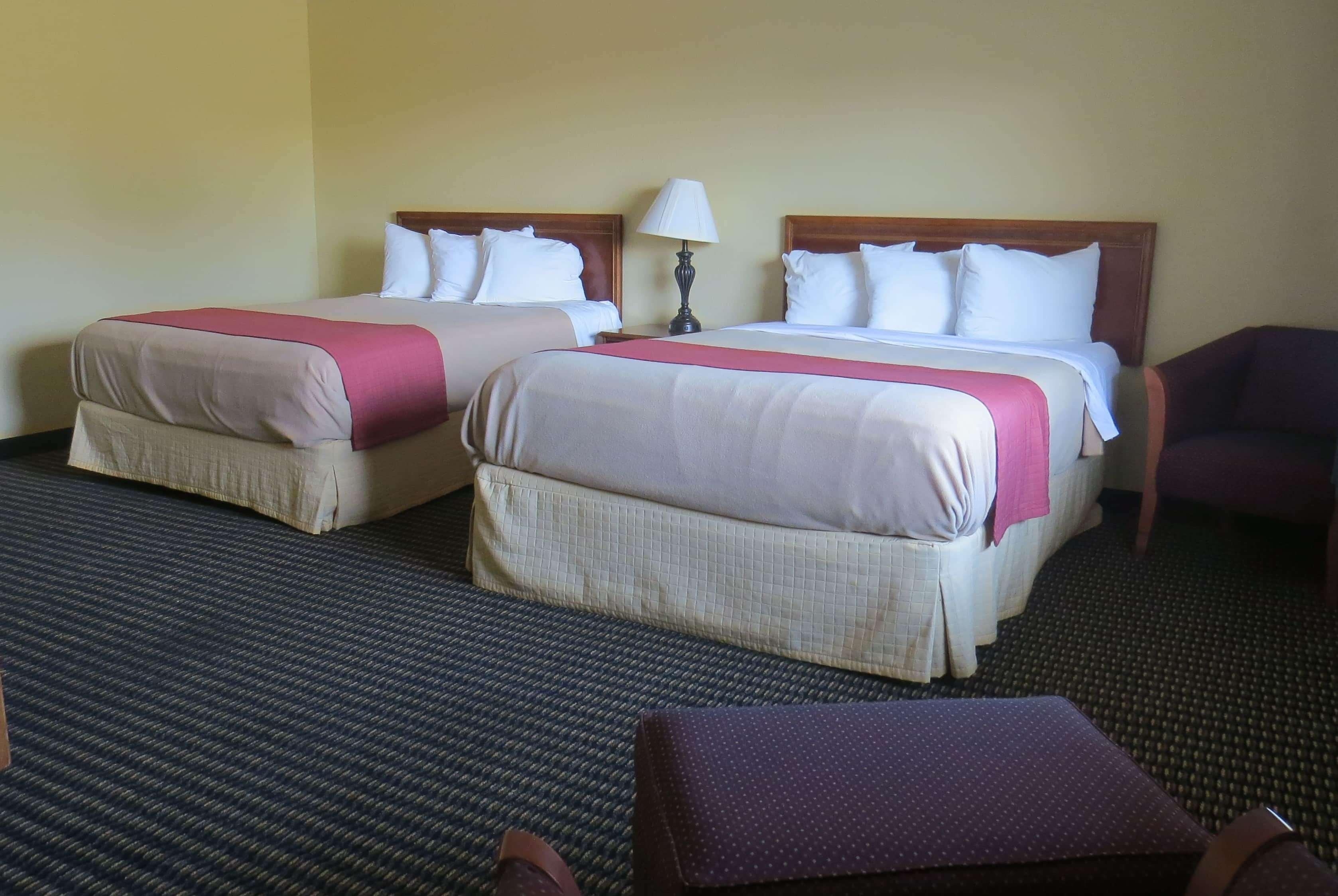 Travelodge By Wyndham Stratton Extérieur photo