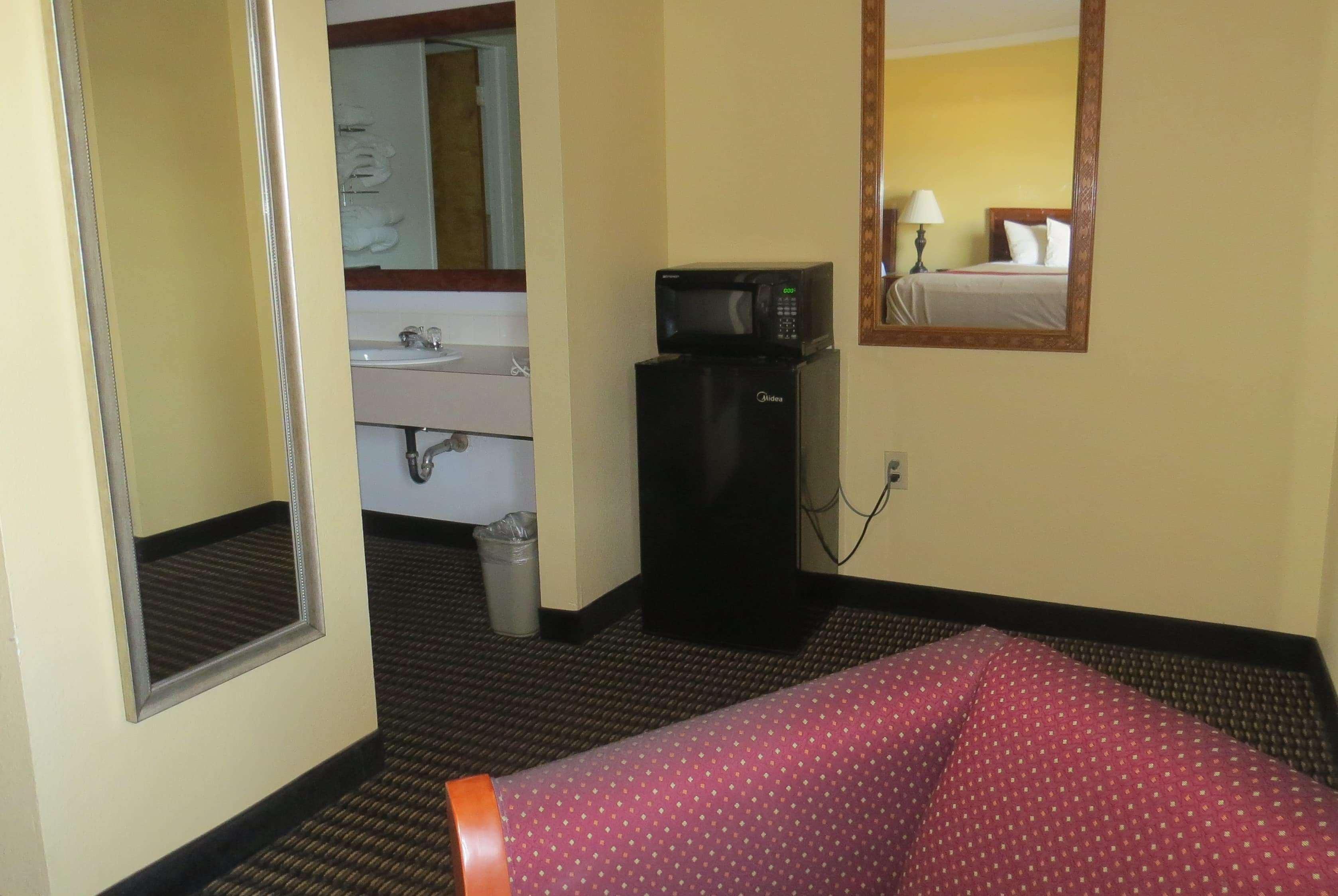 Travelodge By Wyndham Stratton Extérieur photo