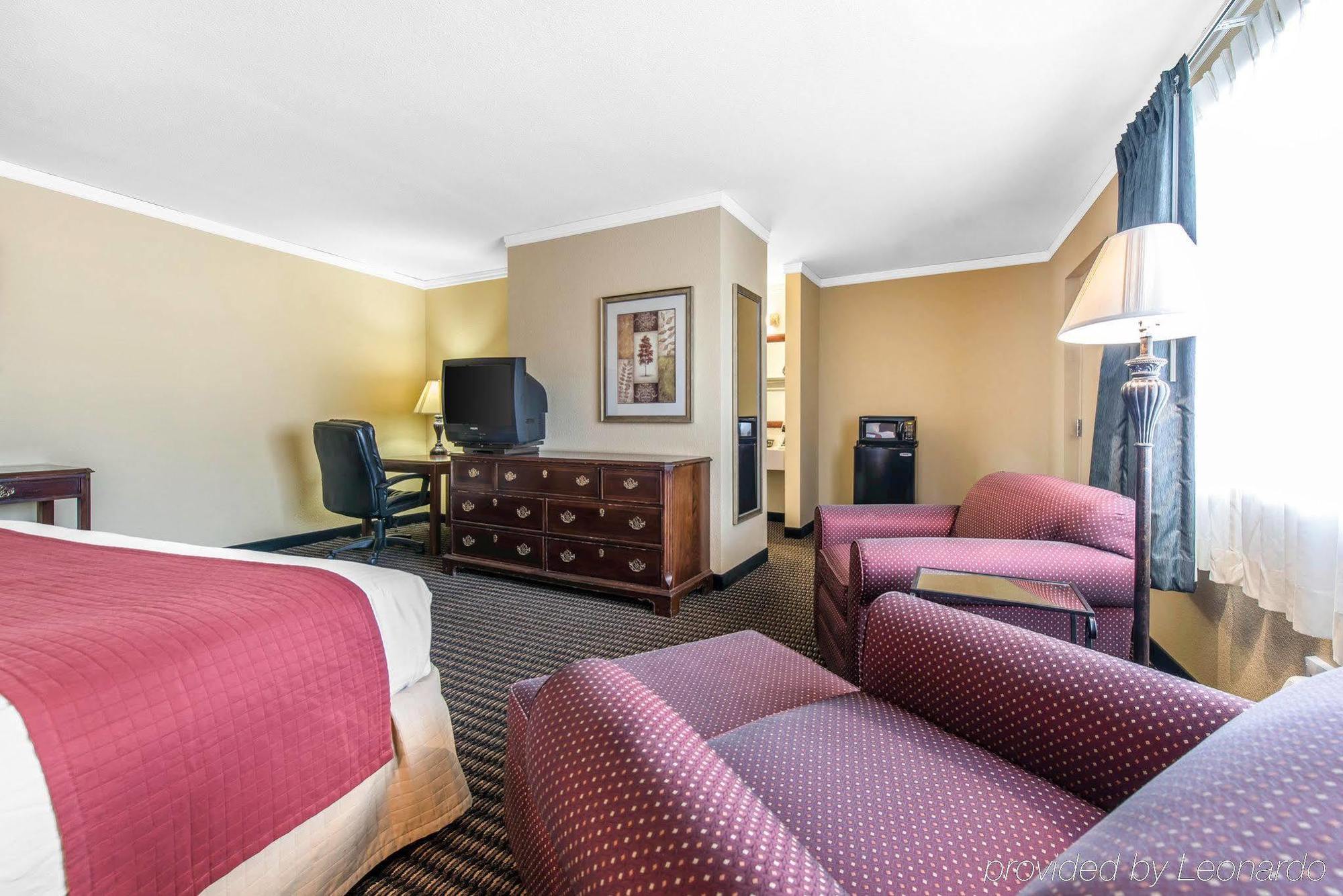Travelodge By Wyndham Stratton Extérieur photo